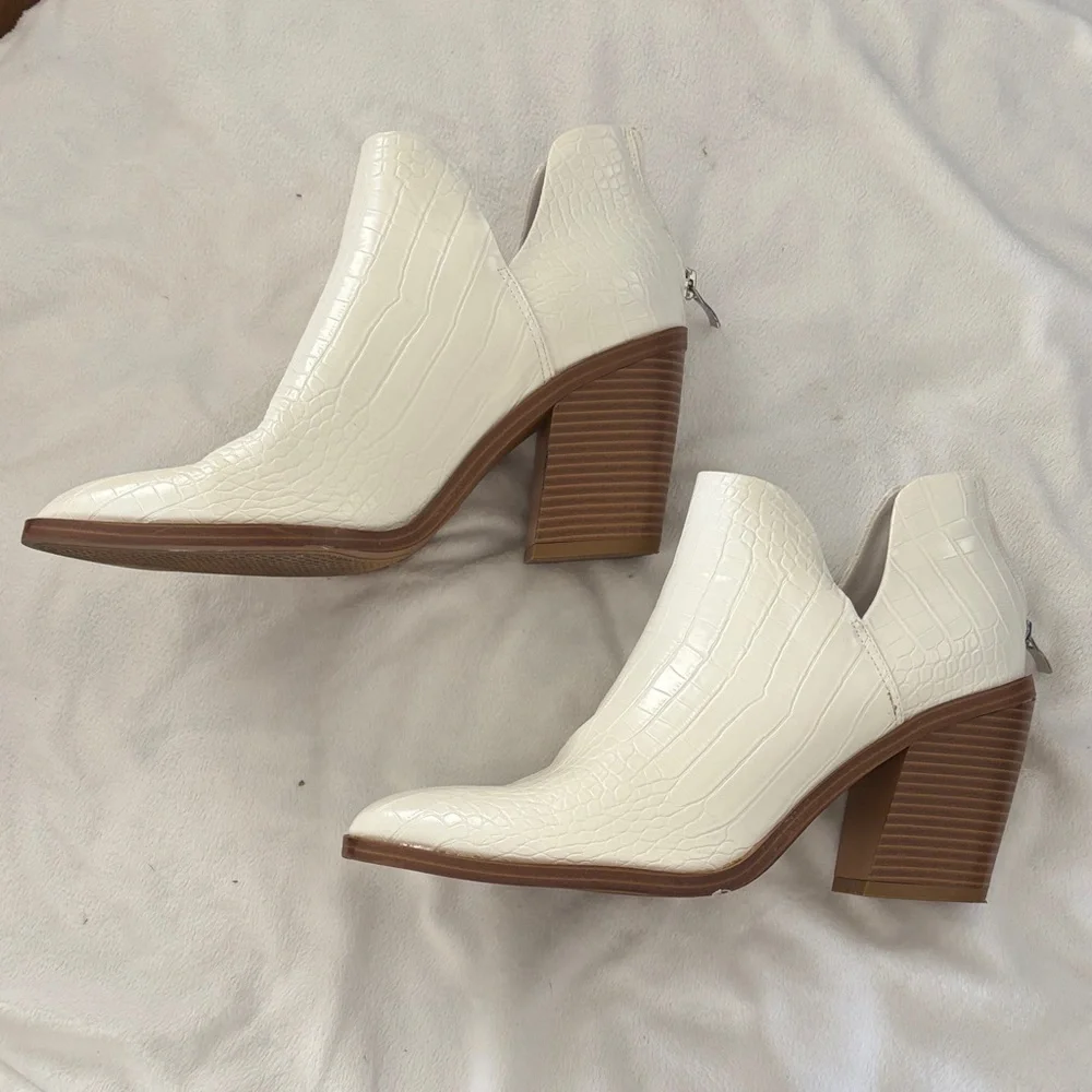 Chic White Croc-Embossed Ankle Booties - Picture 2 of 7